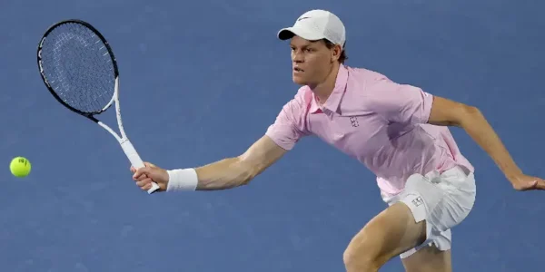 Jannik Sinner pronostic Tiafoe – Sinner du Miami Open. Nous analysons cette rencontre pour les quarts de finale.